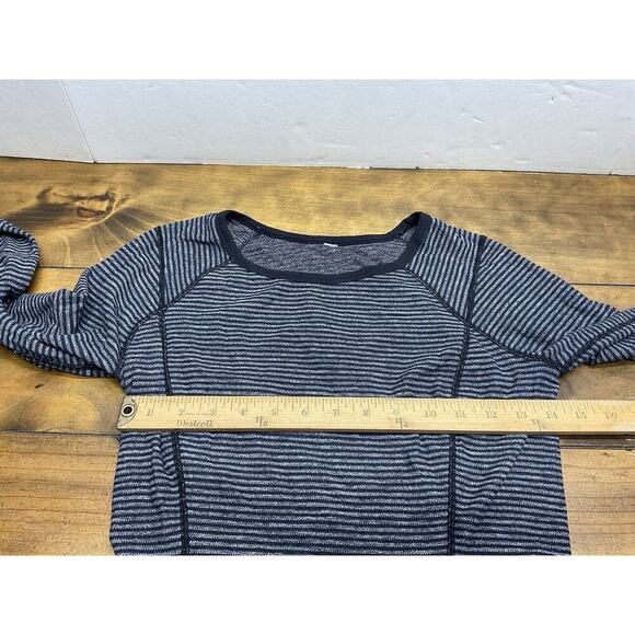 Lululemon Run Turn Around Shirt Womens 6 Gray Black Striped Long Sleeve - Picture 5 of 9